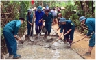 Người dân xã Vũ Lễ, huyện Bắc Sơn chung sức làm đường giao thông nông thôn