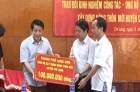 Thành phố Lạng Sơn trao 100 triệu đồng ủng hộ xây dựng nông thôn mới tại huyện Chi Lăng